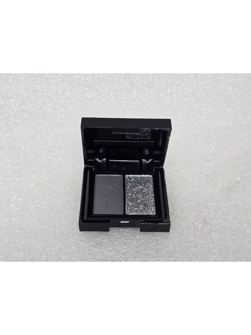 Shaina B. Miami Pressed Pigment Duo Venetian Gray & Queen Of Diamonds Eyeshadow